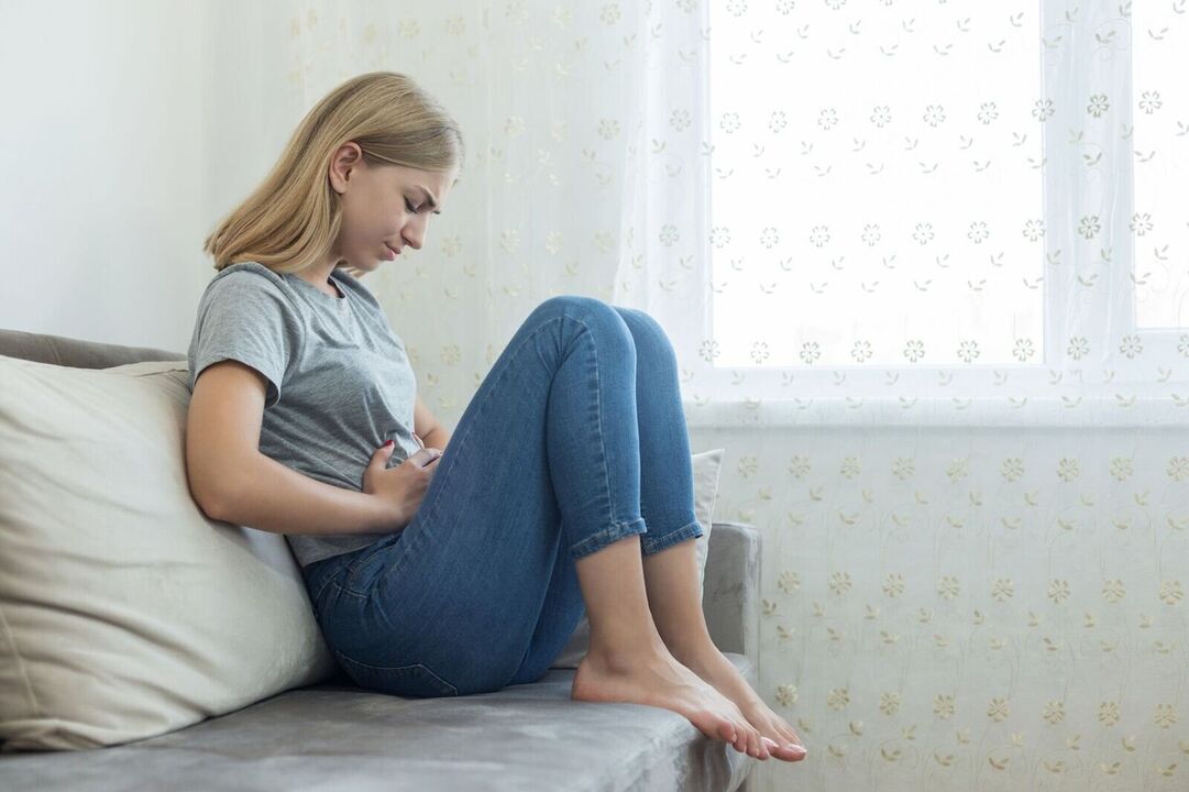 stomach pain due to worms